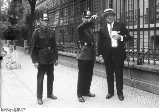 Antonín Čermák na návštěvě Berlína   By Bundesarchiv, Bild 102-13768 / CC-BY-SA 3.0, CC BY-SA 3.0 de, https://commons.wikimedia.org/w/index.php?curid=5481175