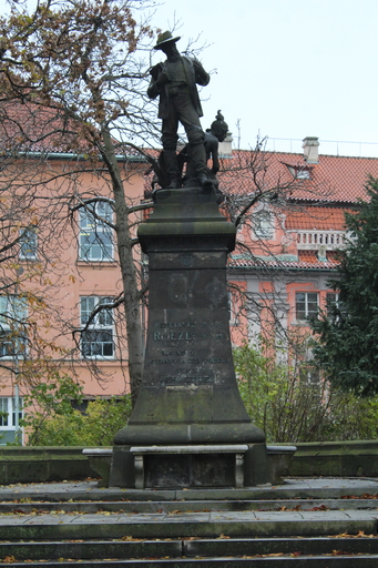 Pomník B. Roezla v Praze na Karlově náměstí   Chabe01 / CC BY-SA (https://creativecommons.org/licenses/by-sa/4.0)