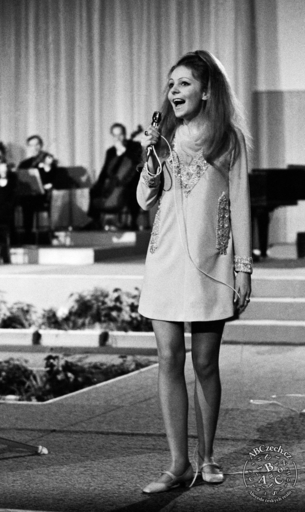 Hana ZAGOROVÁ, zpěvačka, Zlatý slavík 1968, mini šaty, minišaty. ČTK/Picha Oldřich.