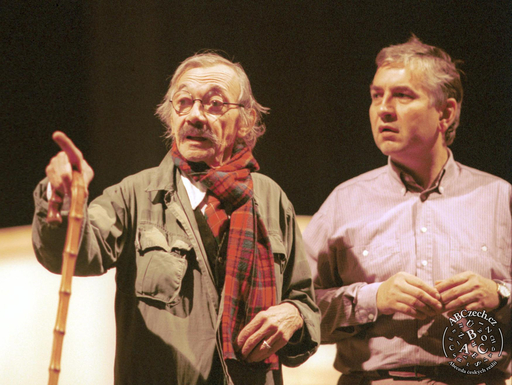 Josef Kemr (vlevo) a Miroslav Donutil během představení hry 