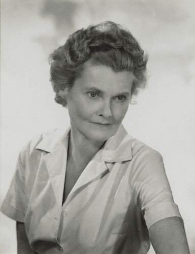 Joy Adamsonová    Zdroj: wikipedie      http://www.horolezeckaabeceda.cz/aktualita.php?id=318