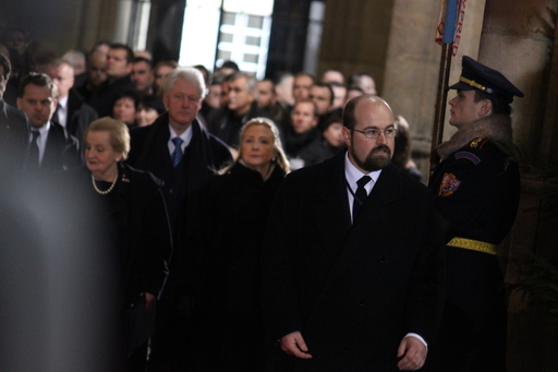 M. Albrightová a Bill Clinton s chotí na pohřbu Václava Havla v Praze   Michal Reiter / CC BY-SA (https://creativecommons.org/licenses/by-sa/3.0)