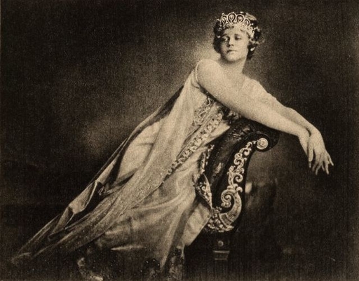 M. Jeritza v titulní roli z opery Tosca      Mishkin, N.Y. / Public domain