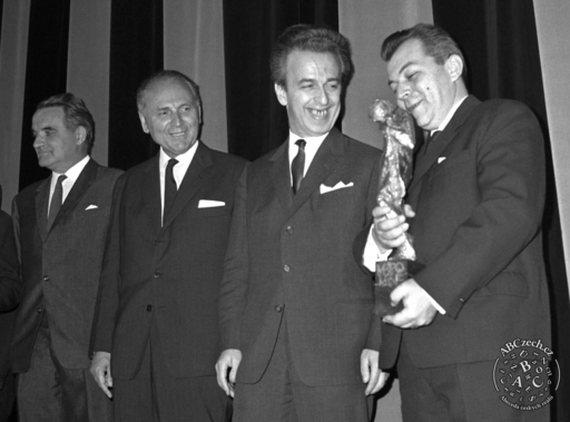 Elmar Klos, Ján Kadár, Ladislav Grosman s cenou Melpomené (1966). Autor snímku: ČTK/Rublič Jiří