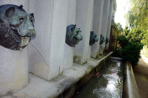 Zámek Lány, fontána – Autor: KarelTvrdik, licence CC BY SA 3.0 https://commons.wikimedia.org/wiki/File:Zamek_Lany_fontana.jpg